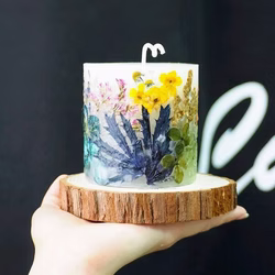 Voila! Our botanical candles made with handpicked flowers from Hallstatt and Dachstein. _The outer w